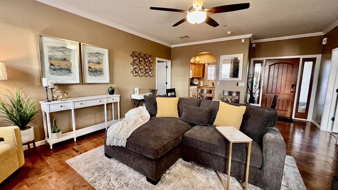 Photo of Livingroom in Picture Rocks
