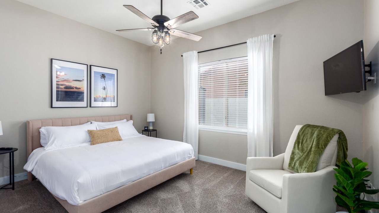 Photo of Bedroom in Palm Valley