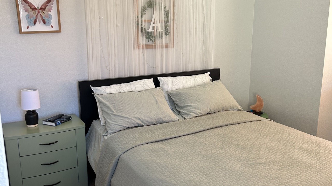 Photo of Bedroom in Garden Lake Manor