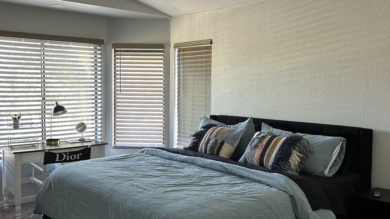 Photo of Bedroom in Garden Lake Manor