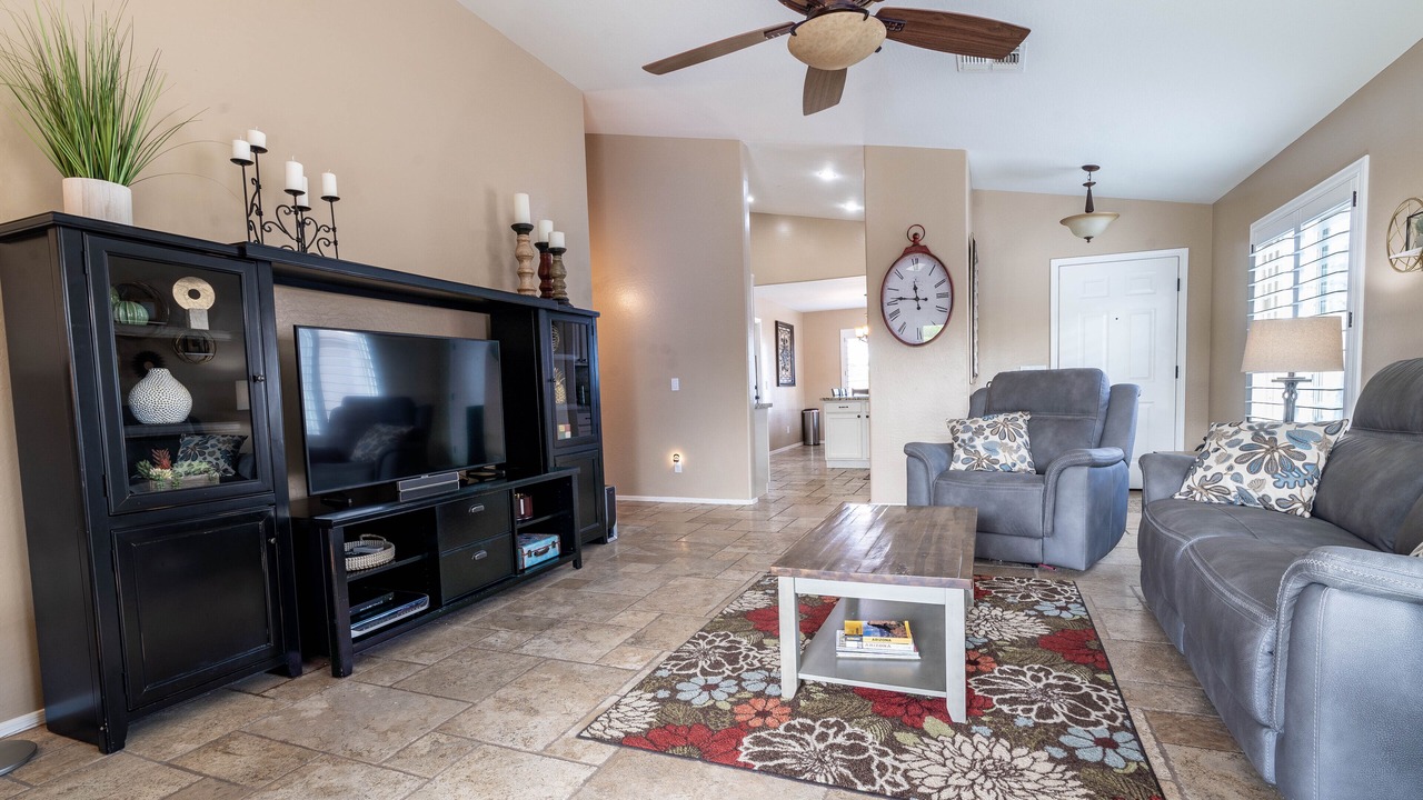 Photo of Livingroom in Surprise