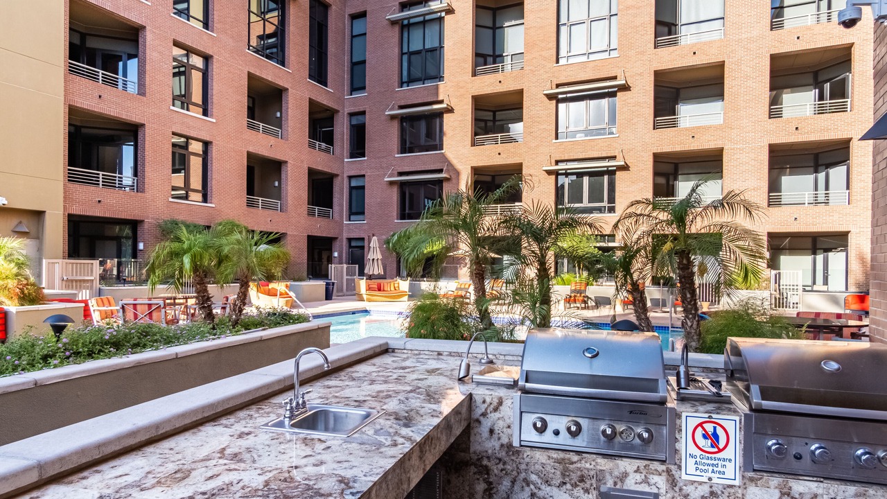 Photo of Patio Balcony in Entertainment District