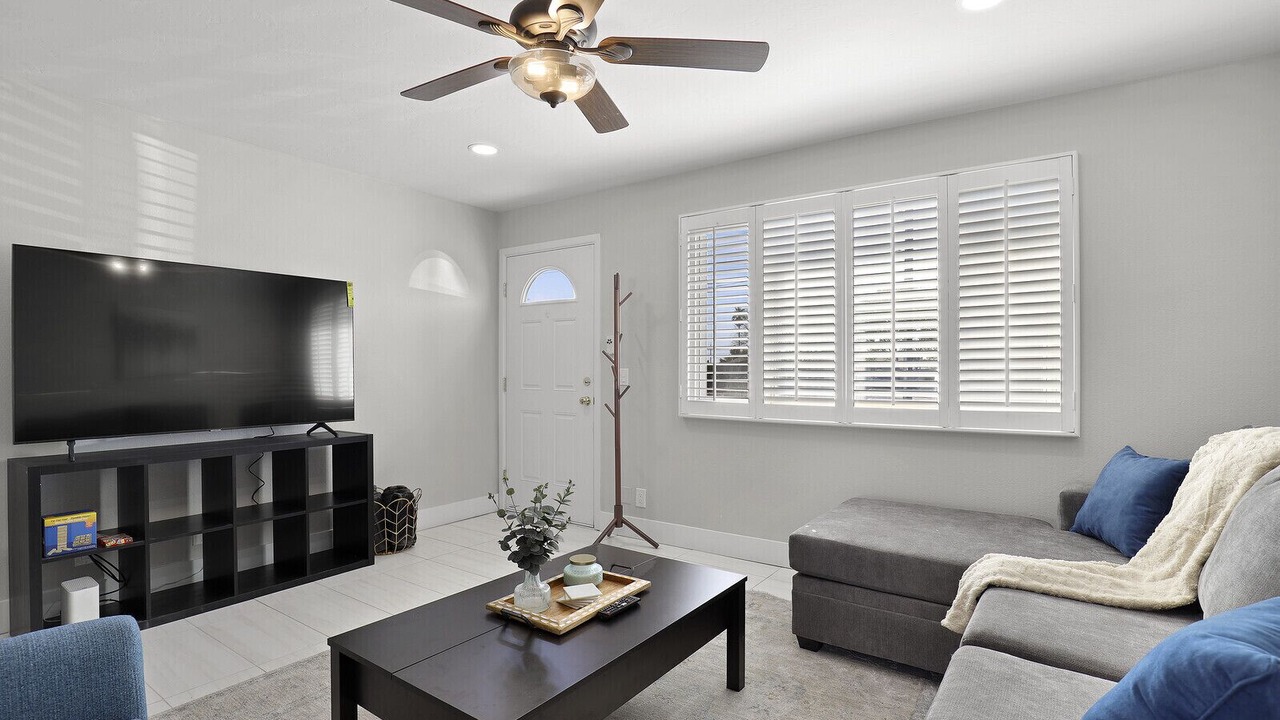 Photo of Livingroom in New Papago Parkway