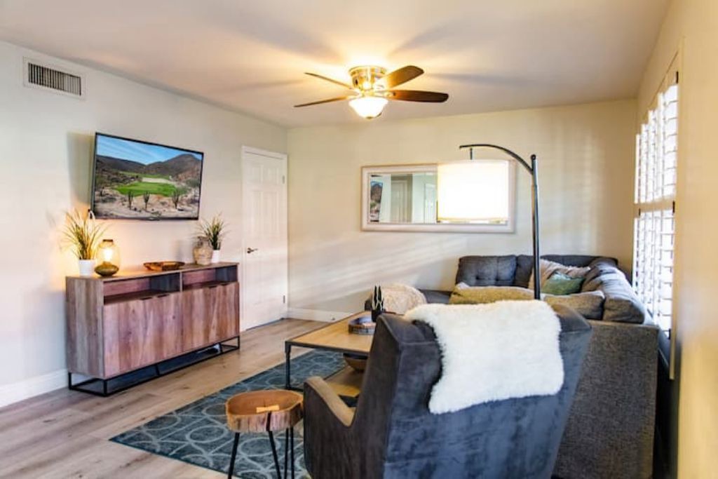 Photo of Livingroom in Paradise Valley Village