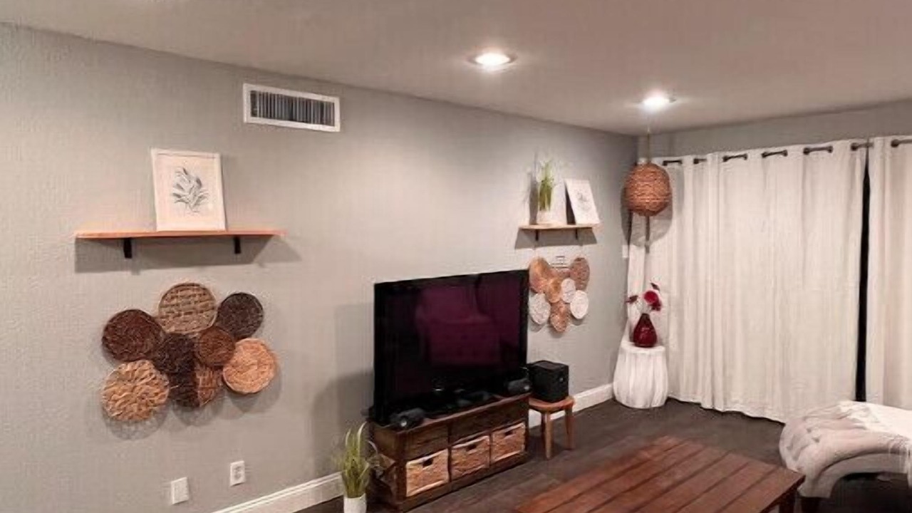 Photo of Livingroom in Entertainment District