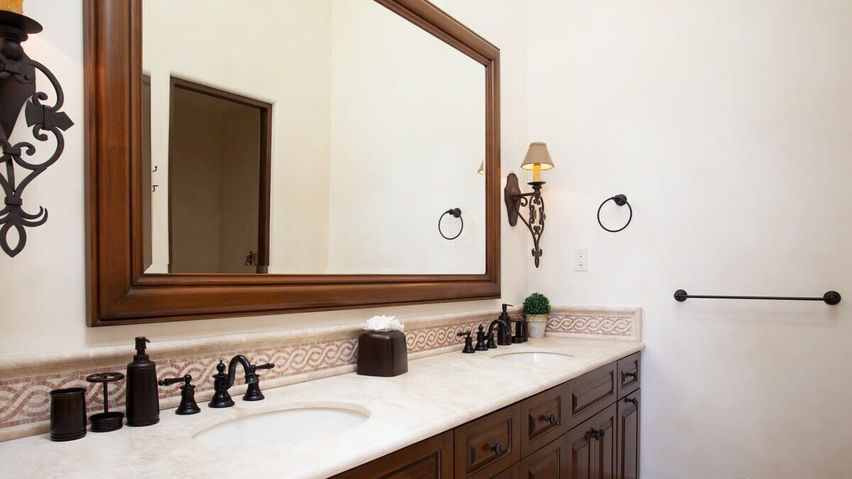 Photo of Bathroom in Buzzards