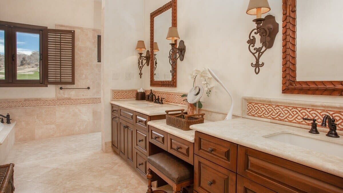 Photo of Bathroom in Buzzards
