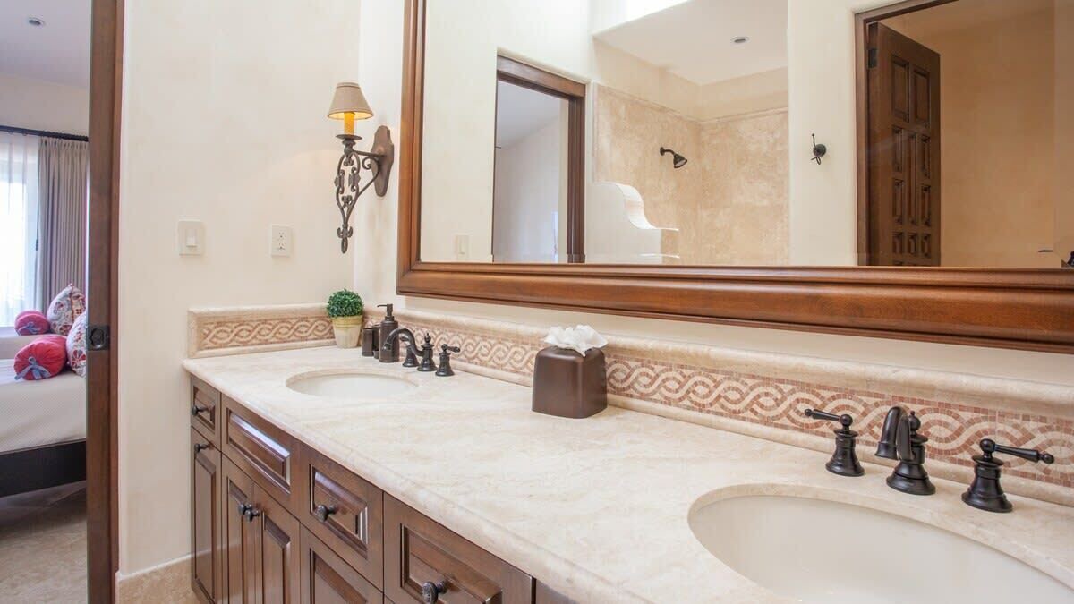 Photo of Bathroom in Buzzards