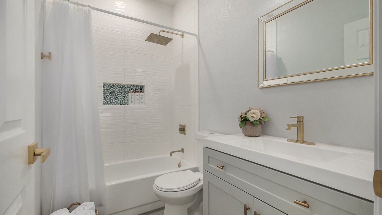 Photo of Bathroom in Overland Trail