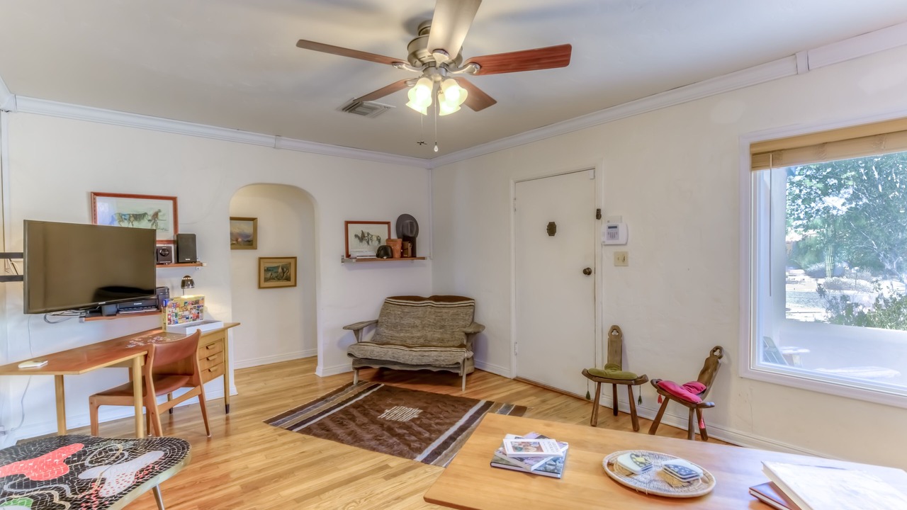 Photo of Livingroom in Blenman-Elm