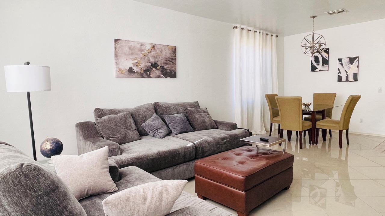 Photo of Livingroom in Legacy