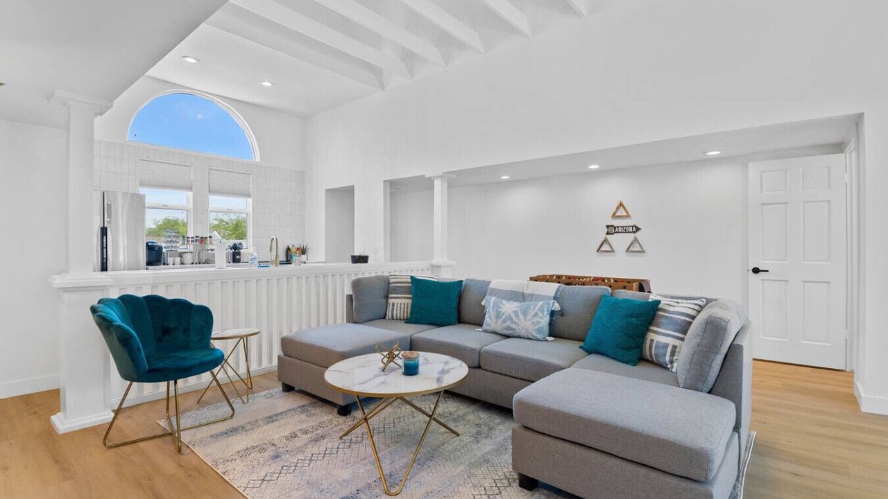 Photo of Livingroom in Camelback East