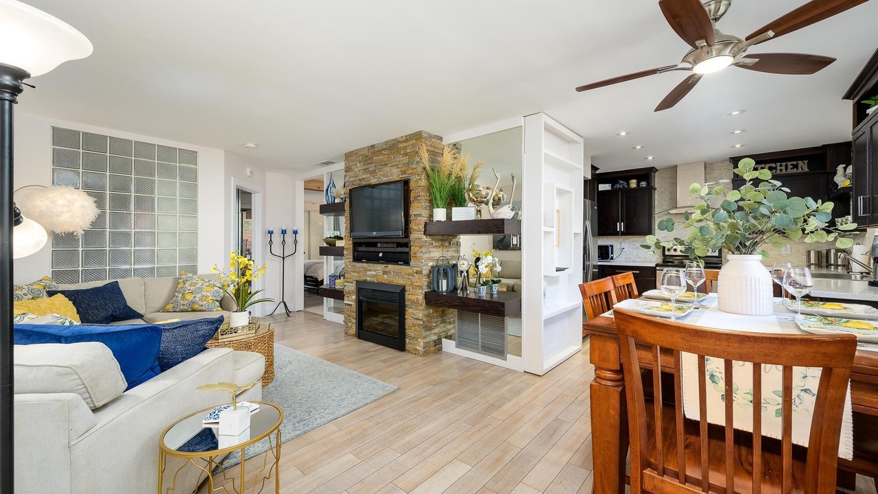 Photo of Livingroom in Paradise Valley Village
