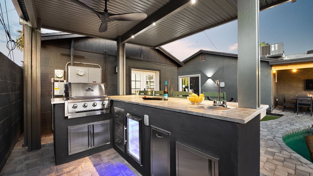 Photo of Patio Balcony in New Papago Parkway