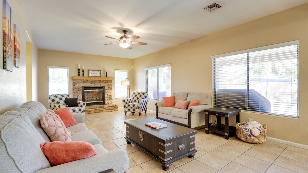 Photo of Livingroom in Canyon Trails