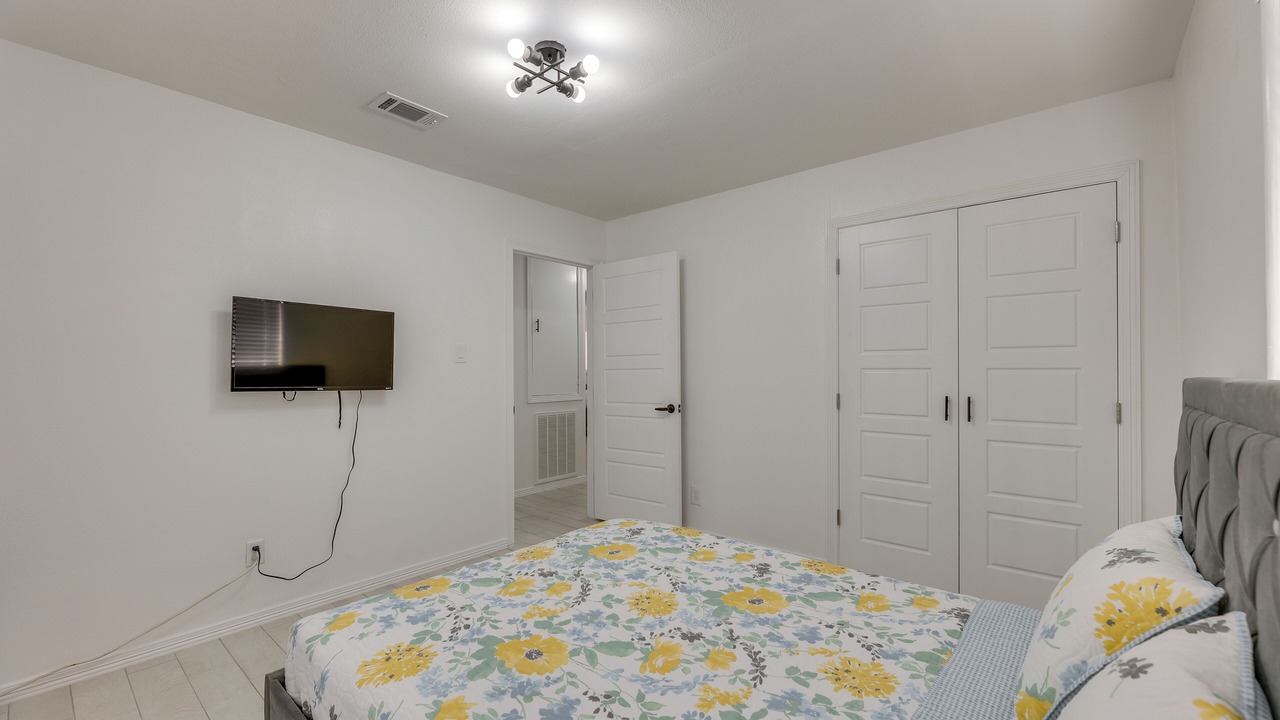 Photo of Bedroom in Edinburg