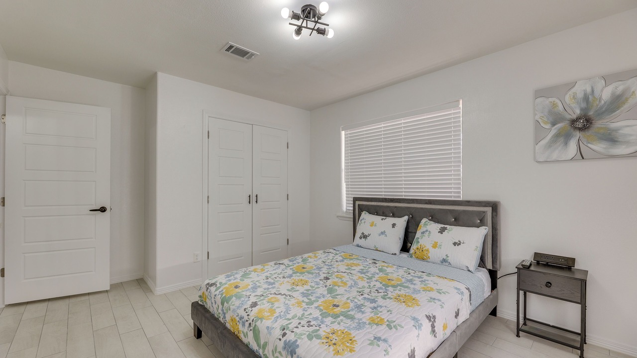 Photo of Bedroom in Edinburg