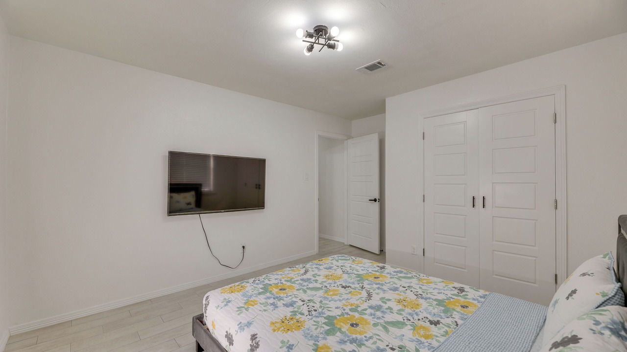 Photo of Bedroom in Edinburg