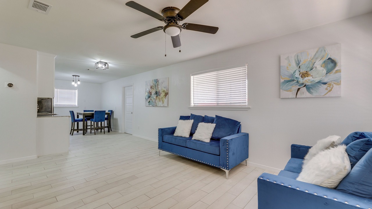 Photo of Livingroom in Edinburg