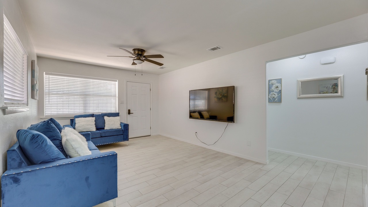 Photo of Livingroom in Edinburg