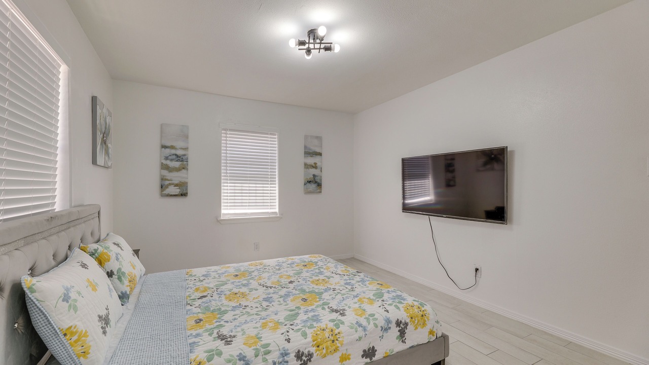Photo of Bedroom in Edinburg