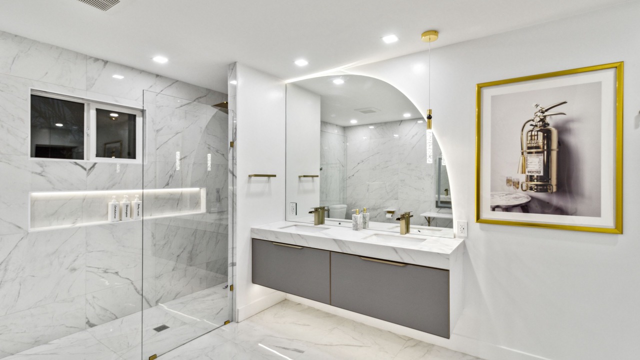 Photo of Bathroom in Papago Parkway