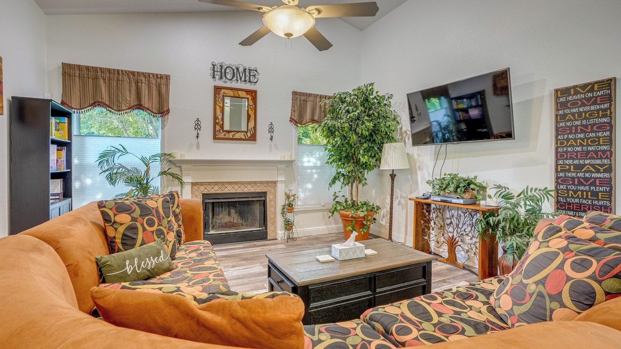 Photo of Livingroom in Adobe Hills