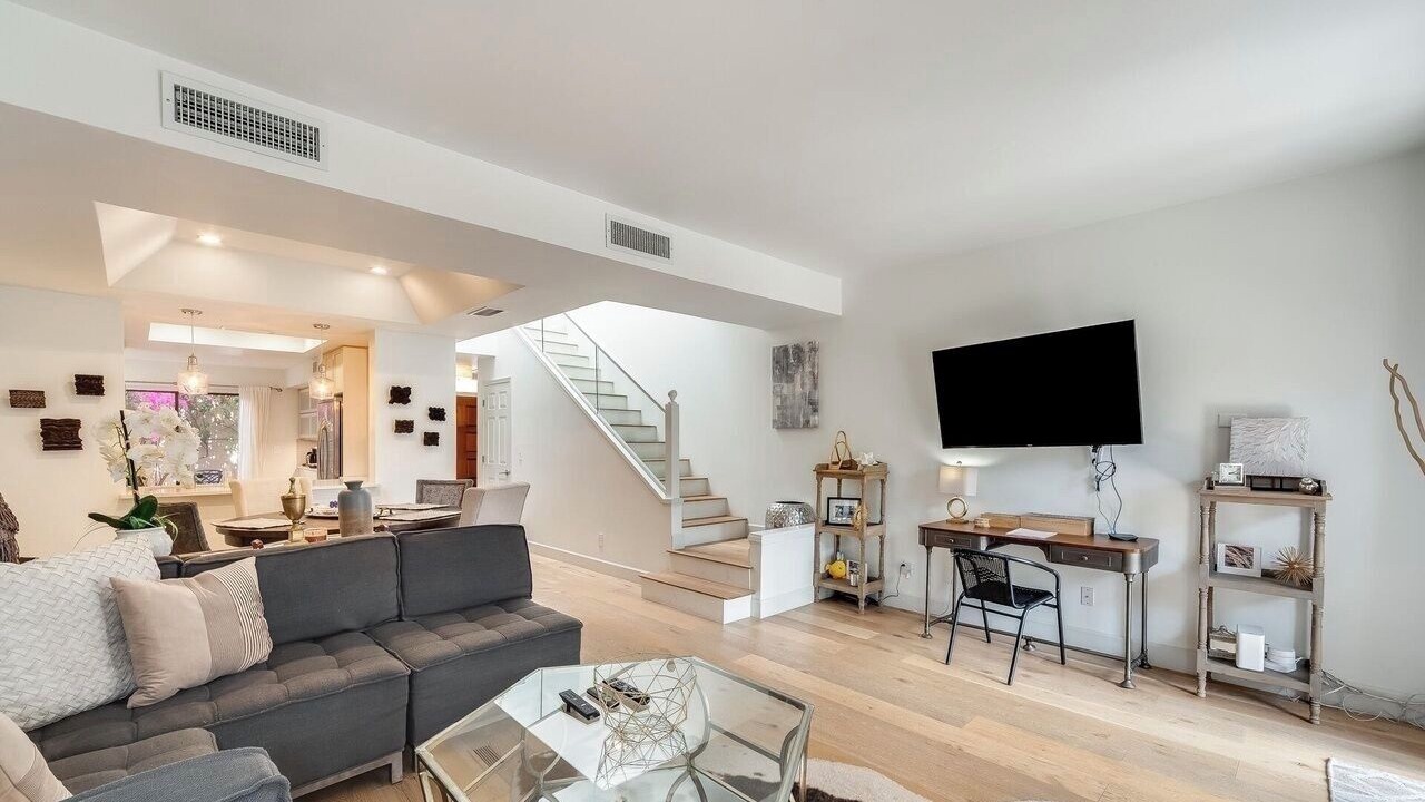 Photo of Livingroom in Biltmore Courts