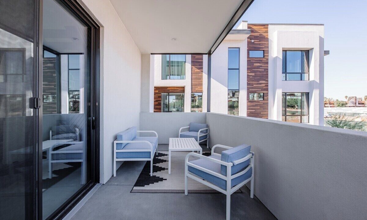 Photo of Patio Balcony in Entertainment District