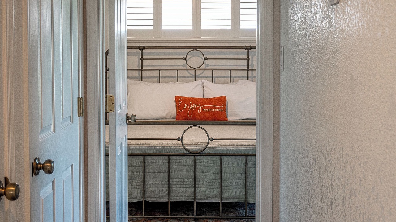 Photo of Bedroom in Desert Foothills