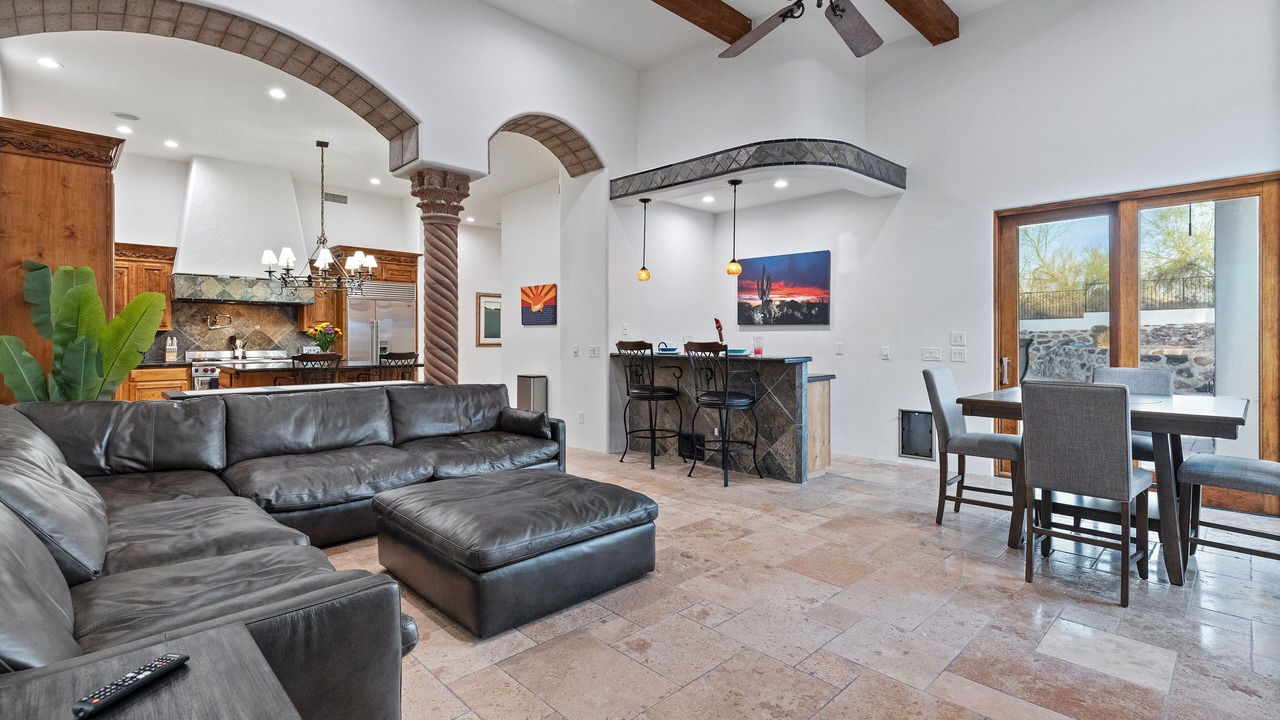 Photo of Livingroom in Pinnacle Hill