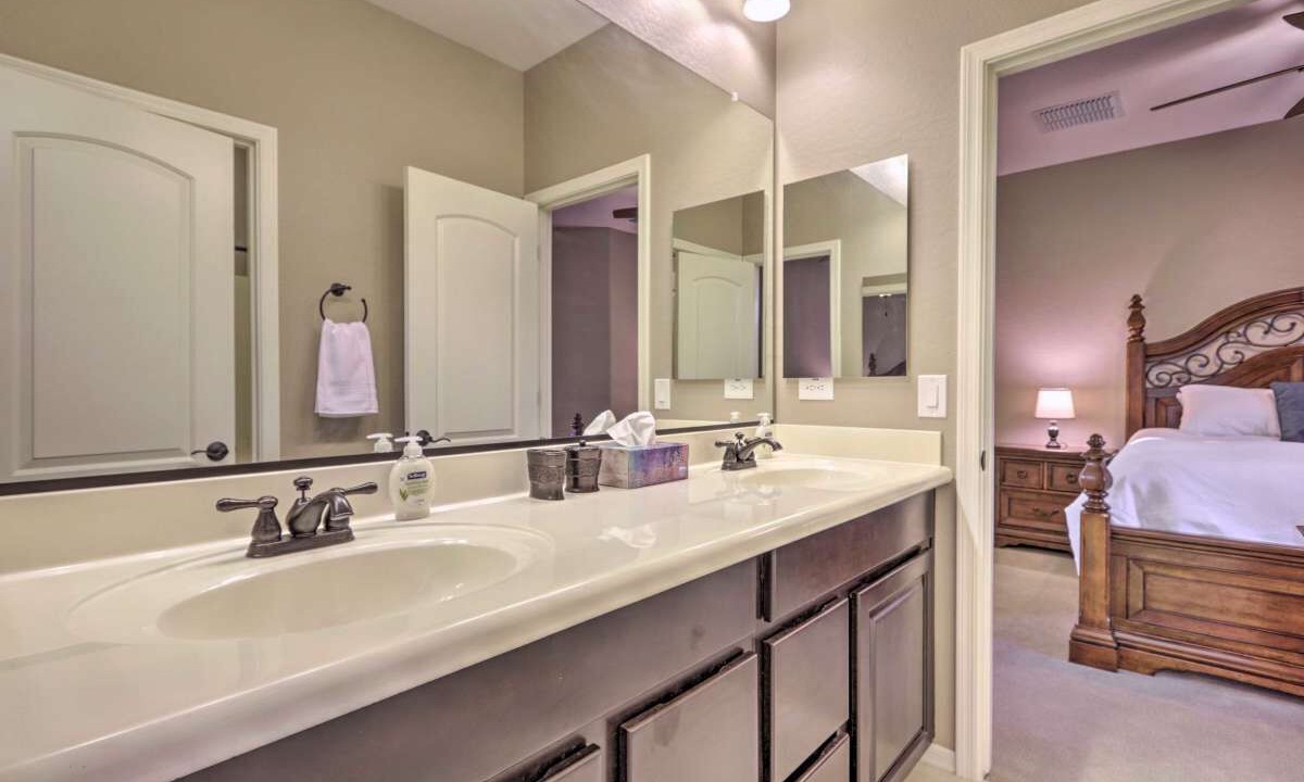 Photo of Bathroom in Montecito in Estrella
