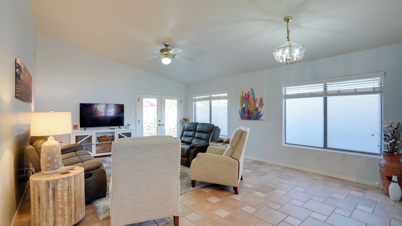 Photo of Livingroom in Surprise