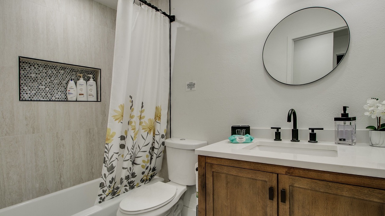 Photo of Bathroom in Papago Parkway