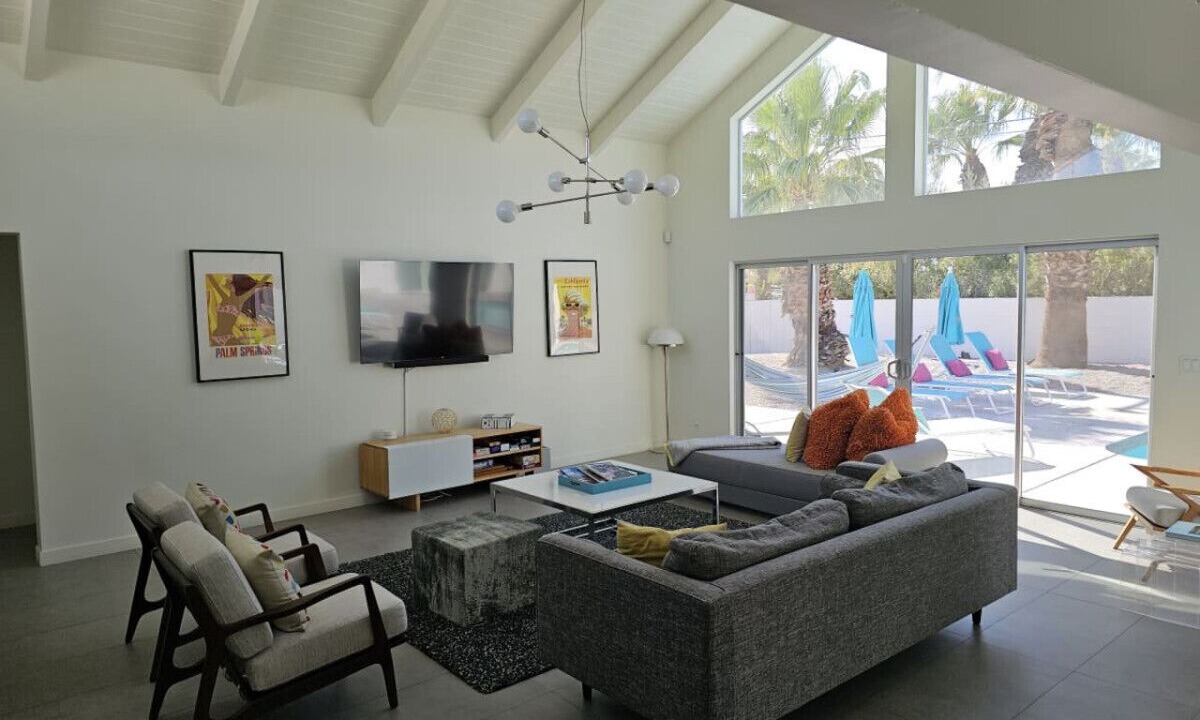 Photo of Livingroom in Racquet Club Estates