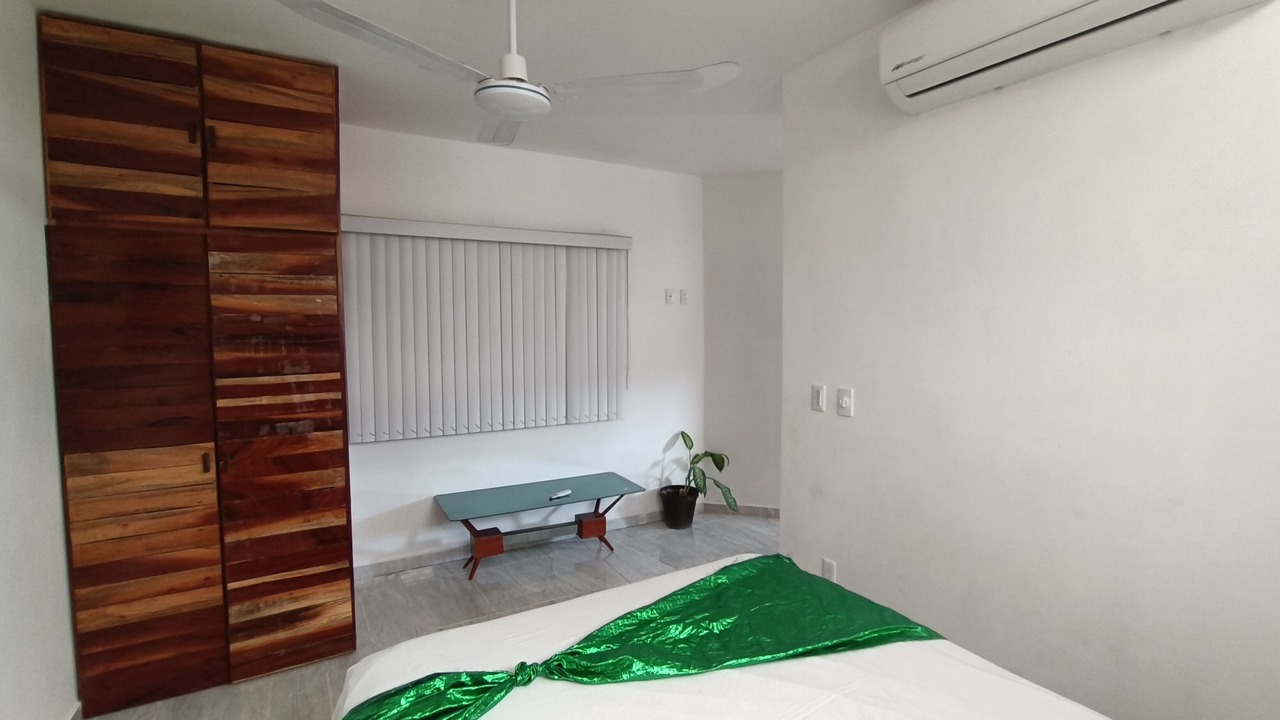 Photo of Bedroom in R