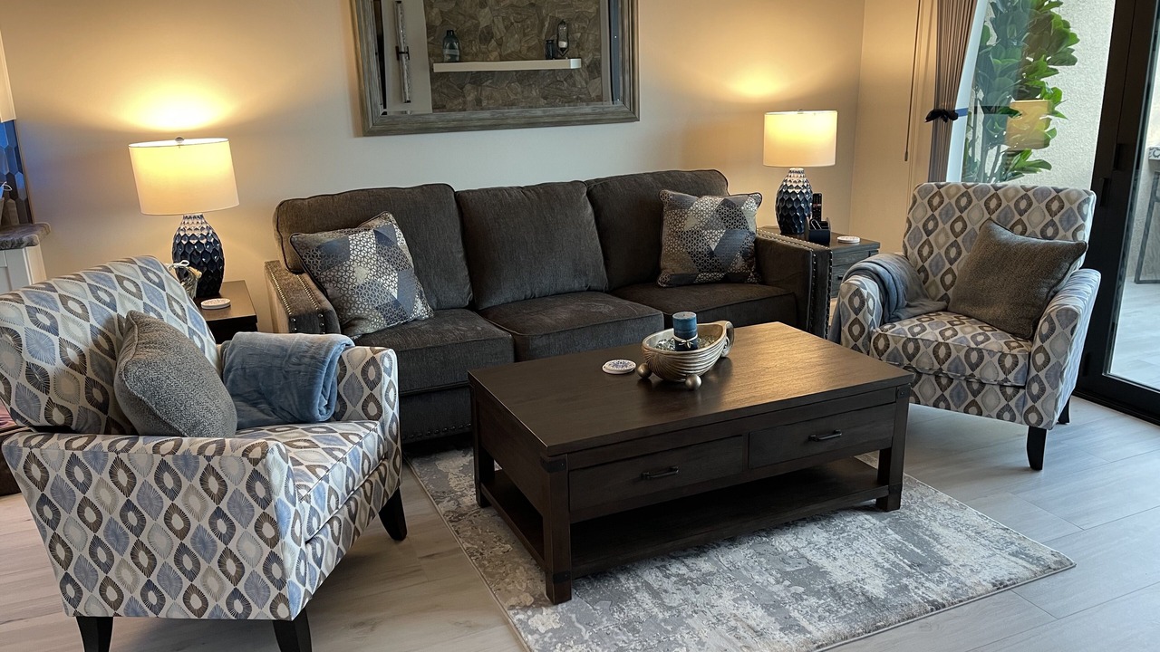 Photo of Livingroom in Colony Biltmore