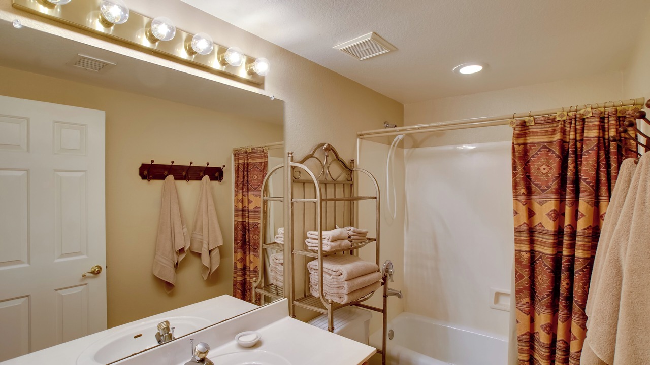 Photo of Bathroom in Park Center Place