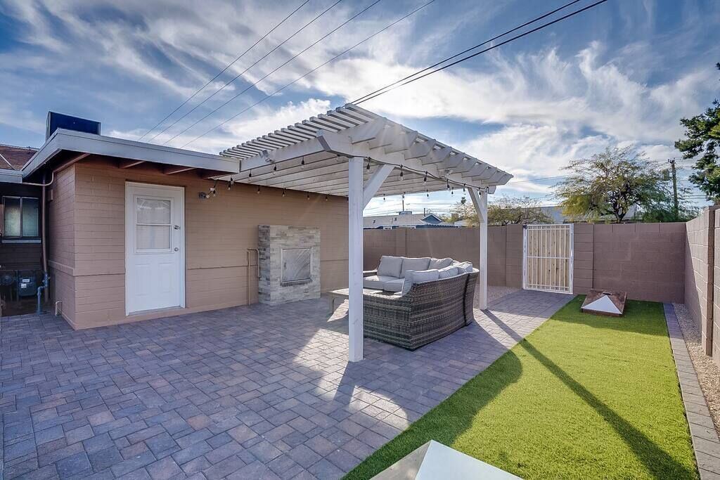 Photo of Patio Balcony in New Papago Parkway