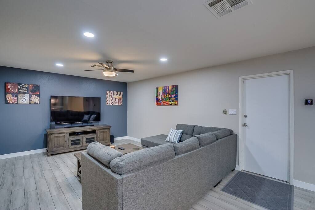 Photo of Livingroom in New Papago Parkway