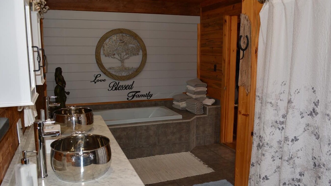 Photo of Bathroom in Thompson Falls