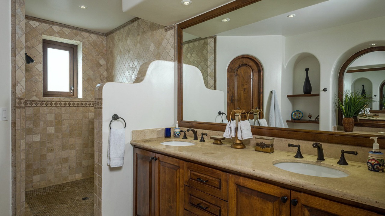 Photo of Bathroom in Buzzards