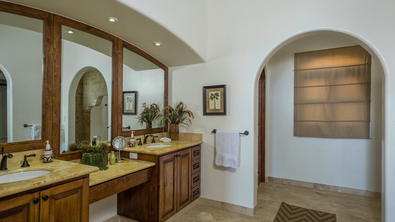 Photo of Bathroom in Buzzards