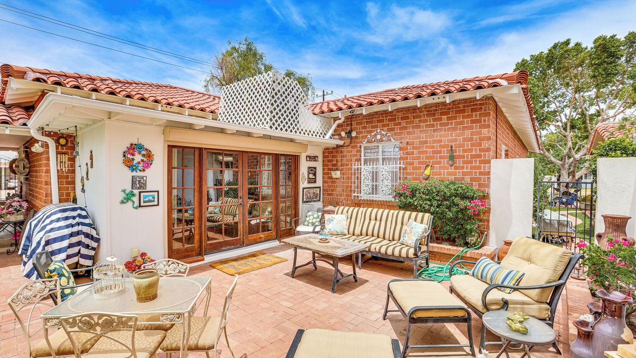 Photo of Livingroom in Encanto