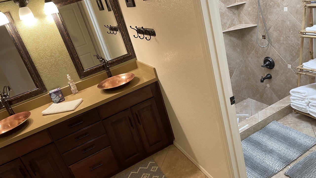 Photo of Bathroom in Cactus Glen
