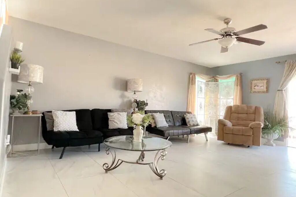 Photo of Livingroom in Sundial