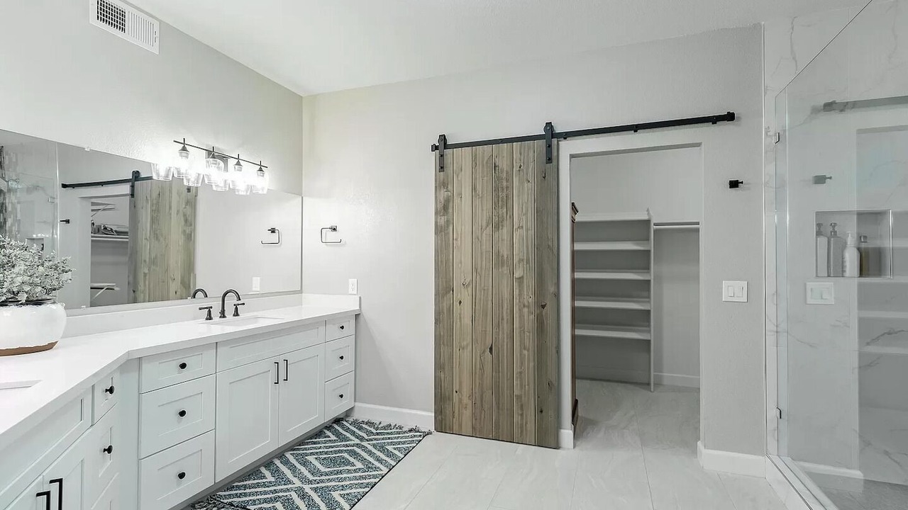 Photo of Bathroom in Arrowhead Lakes