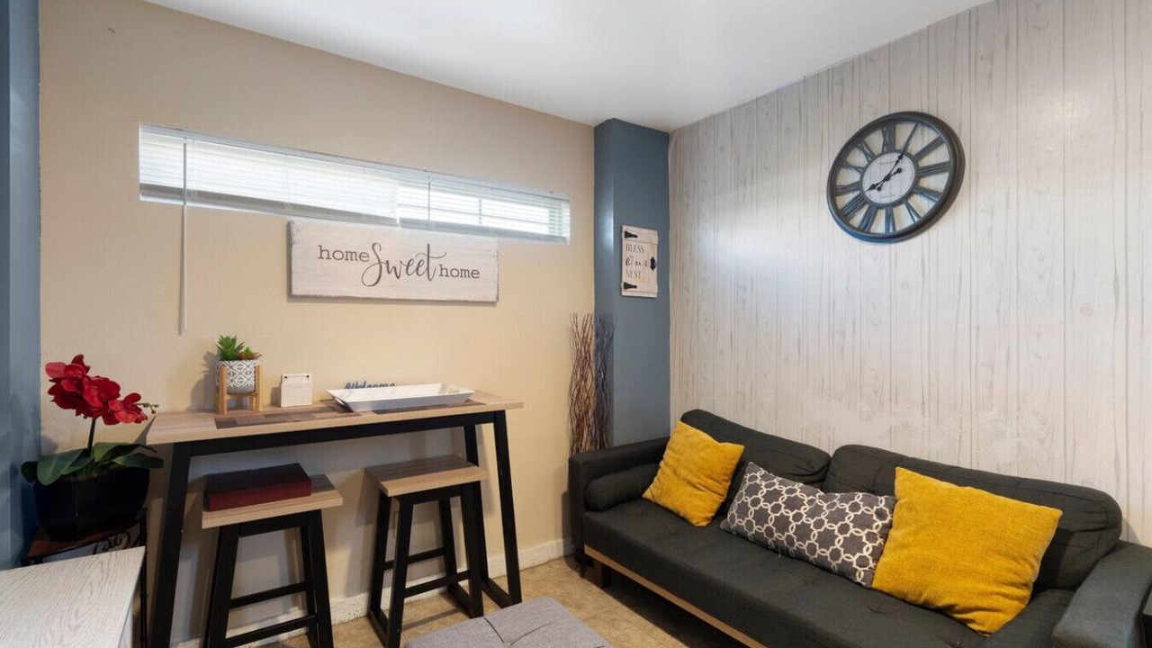 Photo of Livingroom in Garfield