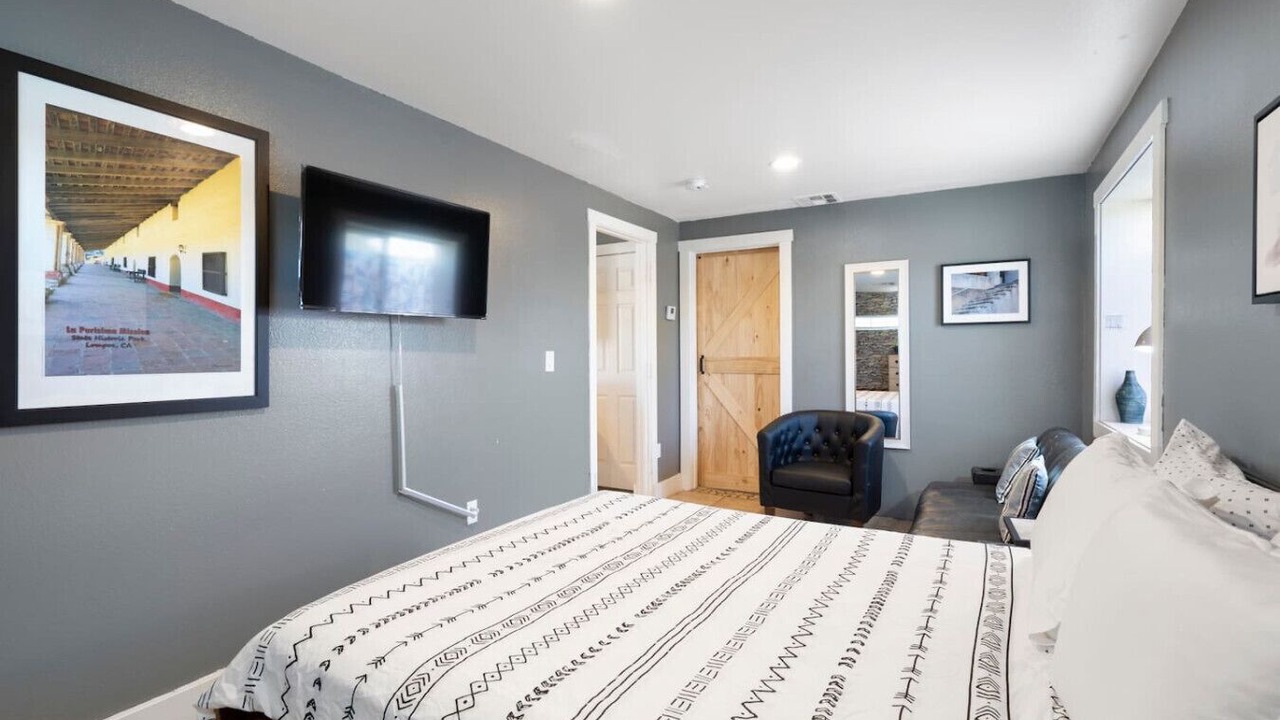 Photo of Bedroom in Garfield