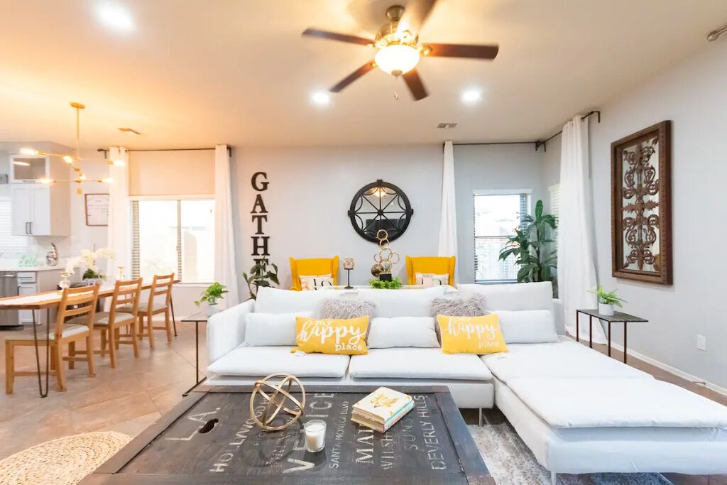 Photo of Livingroom in Laveen Village